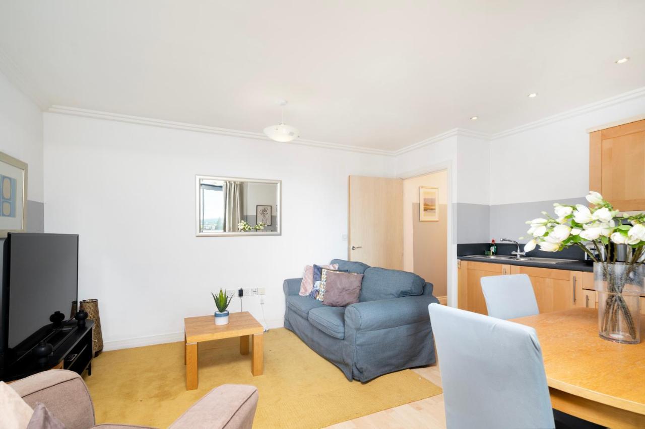 Cosy Flat Right Opp Tube Station Apartment London Exterior photo