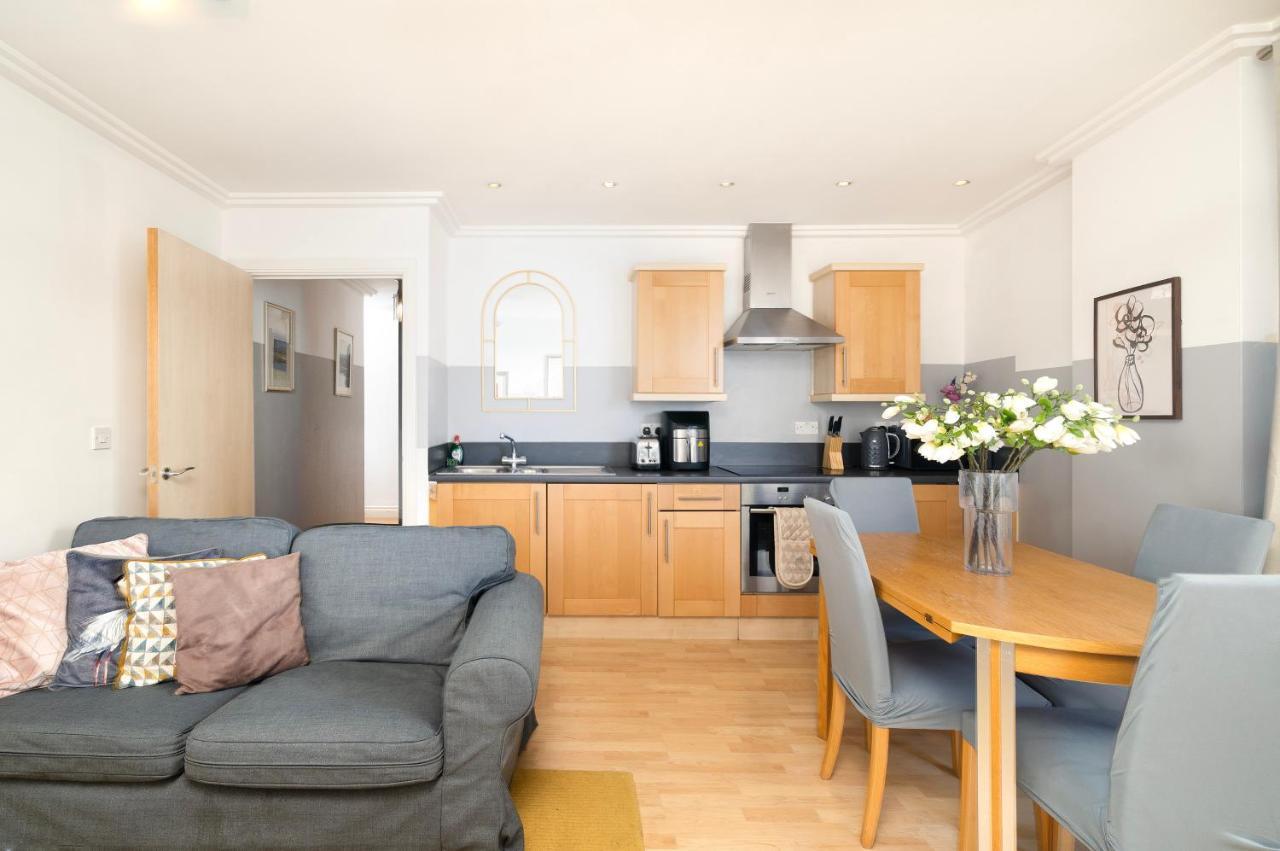 Cosy Flat Right Opp Tube Station Apartment London Exterior photo